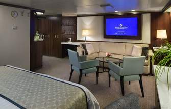 HAL Nieuw Amsterdam Neptune Suite 2.jpg